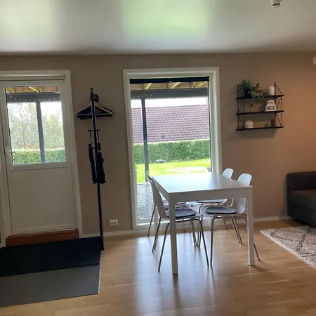 Koselig Og Rolig Med Utsikt Naer Preikestolen *